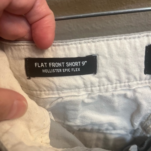 HOLLISTER Epic Flex Flat-Front 9" Short SZ 28 Four Pocket Khaki Tan Classic EUC - Picture 6 of 8